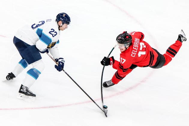 ITALY, MILAN - FEBRUARY 20, 2026: Finland s Esa Lindlell (L) and Canada s Macklin Celebrini fight for the puck in a menâ€™s Ice hockey, Eishockey play-off semifinal match at the Milano Santagiulia Ice Hockey Arena, as part of the 2026 Winter Olympic Games, Olympische Spiele, Olympia, OS Peter Kovalev TASS  89000474