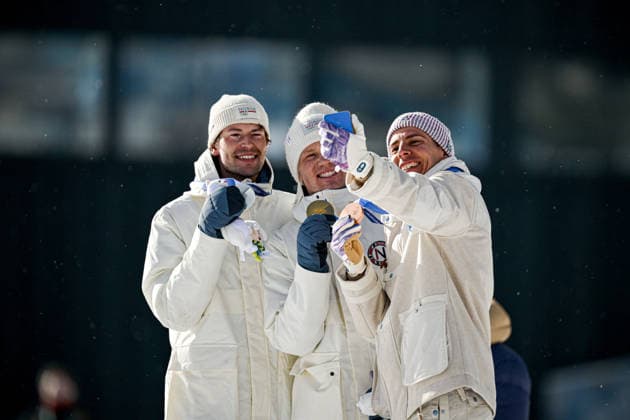 (260220) -- ANTERSELVA, Feb. 20, 2026 -- Gold medalist Johannes Dale-Skjevdal (C) of Norway, silver medalist Sturla Holm Laegreid (L) of Norway, and bronze medalist Quentin Fillon Maillet of France take a selfie during the awarding ceremony of the biathlon men s 15km mass start event at the 2026 Milan-Cortina Winter Olympics in Anterselva, Italy, Feb. 20, 2026. ) (MICO2026)ITALY-ANTERSELVA-OLYMPIC Winter games, Winterspiele,Spiele, Summer games BIATHLON-MEN S 15KM MASS START JiangxHan 