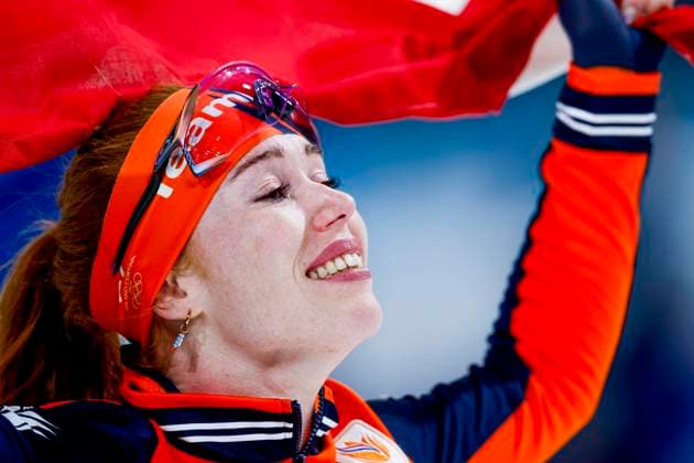winner Antoinette Rijpma-De Jong of the Netherlands cries of joy and celebrating and holding flag afte Women s 1500m, Milano Cortina 2026 Winter Olympics: Day 14, Speed skating, Eisschnelllauf - Milano Cortina 2026 Winter Olympics: Day 14, Milano Speed Skating Stadium, February 20, 2026, Milan, Italy.
