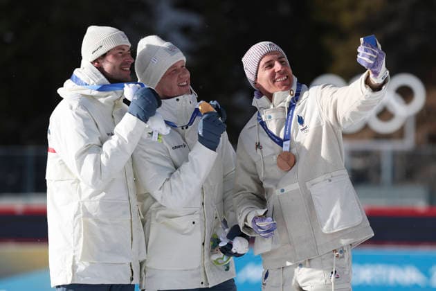 (260220) -- ANTERSELVA, Feb. 20, 2026 -- Gold medalist Johannes Dale-Skjevdal (C) of Norway, silver medalist Sturla Holm Laegreid (L) of Norway, and bronze medalist Quentin Fillon Maillet of France take a selfie during the awarding ceremony of the biathlon men s 15km mass start event at the 2026 Milan-Cortina Winter Olympics in Anterselva, Italy, Feb. 20, 2026. ) (MICO2026)ITALY-ANTERSELVA-OLYMPIC Winter games, Winterspiele,Spiele, Summer games BIATHLON-MEN S 15KM MASS START ZhangxTao 