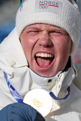 (260220) -- ANTERSELVA, Feb. 20, 2026 -- Gold medalist Johannes Dale-Skjevdal of Norway celebrates during the awarding ceremony of the biathlon men s 15km mass start event at the 2026 Milan-Cortina Winter Olympics in Anterselva, Italy, Feb. 20, 2026. ) (MICO2026)ITALY-ANTERSELVA-OLYMPIC Winter games, Winterspiele,Spiele, Summer games BIATHLON-MEN S 15KM MASS START ZhangxTao 