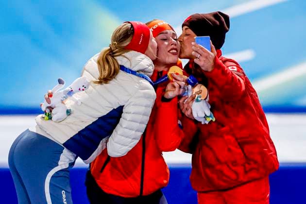 second Ragne Wiklund of Norway and third Valerie Maltais of Canada kisses winner Antoinette Rijpma-De Jong of the Netherlands and smiling during the medal ceremony after Women s 1500m, Milano Cortina 2026 Winter Olympics: Day 14, Speed skating, Eisschnelllauf - Milano Cortina 2026 Winter Olympics: Day 14, Milano Speed Skating Stadium, February 20, 2026, Milan, Italy.