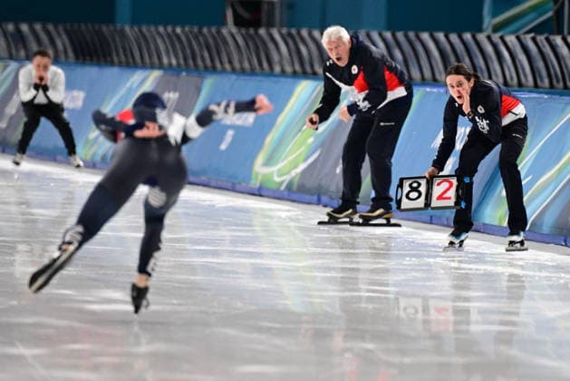XXV Winter Olympic Games, Olympische Spiele, Olympia, OS in Milan, Italy, on February 20, 2026. Speed skating, Eisschnelllauf Women s 1500m. From left Nikola Zdrahalova of Czech Republic, coach Petr Novak and Martina Sablikova of Czech Republic. (CTKxPhoto MichalxKamaryt) CTKPhotoP2026022008146  CTKPhotoP2026022008146