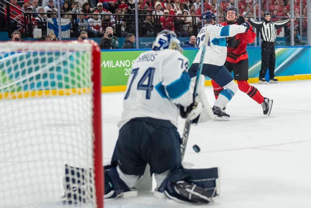 Ice hockey, Eishockey - Milano Cortina 2026 Winter Olympics: Day 14 Esa Lindell, Macklin Celebrini during the Men s Playoffs Semi-final match between Canada and Finland of the Milano Cortina 2026 Winter Olympic Games, Olympische Spiele, Olympia, OS at Milano Santagiulia Ice Hockey Arena on February 20, 2026 in Milan, Italy. Milano Italy  Copyright: xAndrzejxIwanczukx originalFilename:iwanczuk-icehocke260220_np9g9.jpg