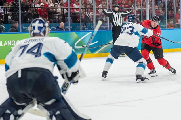 Ice hockey, Eishockey - Milano Cortina 2026 Winter Olympics: Day 14 Esa Lindell, Macklin Celebrini during the Men s Playoffs Semi-final match between Canada and Finland of the Milano Cortina 2026 Winter Olympic Games, Olympische Spiele, Olympia, OS at Milano Santagiulia Ice Hockey Arena on February 20, 2026 in Milan, Italy. Milano Italy  Copyright: xAndrzejxIwanczukx originalFilename:iwanczuk-icehocke260220_npKcJ.jpg