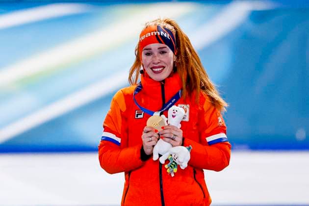 winner Antoinette Rijpma-De Jong of the Netherlands smiling during the medal ceremony after Women s 1500m, Milano Cortina 2026 Winter Olympics: Day 14, Speed skating, Eisschnelllauf - Milano Cortina 2026 Winter Olympics: Day 14, Milano Speed Skating Stadium, February 20, 2026, Milan, Italy.