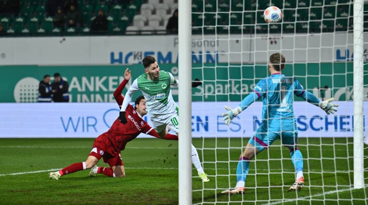 20 02 2026 Soccer season 2025 2026 2 Soccer Bundesliga 23 Matchday SpVgg Greuther Fürth Kleeblatt SGF DSC Arminia Bielefeld Sportfoto Zink xwoxzix DFL regulations prohibit any use of photographs as image sequences and or quasi video only for editorial use Branimir Hrgota 10, SpVgg Greuther Fürth scores goal Goal shot for 1 0 against Christopher Lannert 24, Arminia Bielefeld Jonas Kersken 1, Arminia Bielefeld