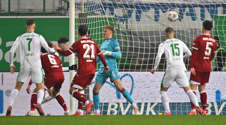 20 02 2026 Soccer season 2025 2026 2 Soccer Bundesliga 23 Matchday SpVgg Greuther Fürth Kleeblatt SGF DSC Arminia Bielefeld Sportfoto Zink MeZi xmexzix DFL regulations prohibit any use of photographs as image sequences and or quasi video only for editorial use Branimir Hrgota 10, SpVgg Greuther Fürth scored goal Goal shot for 1 0 against Jonas Kersken 1, Arminia Bielefeld