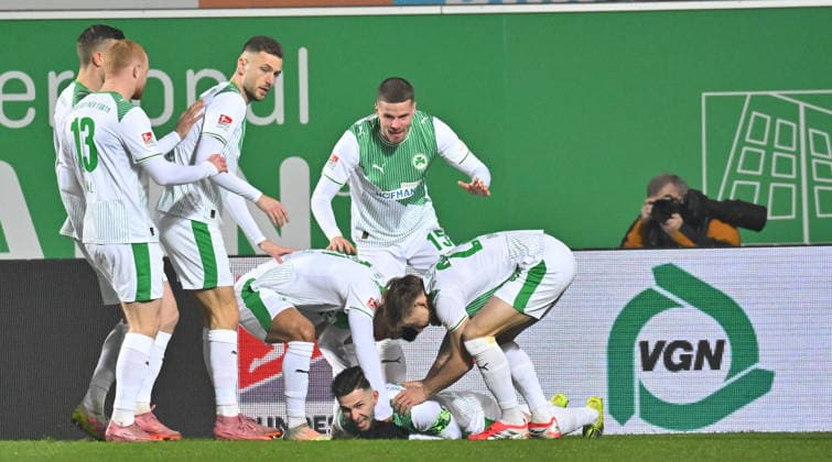 20 02 2026 Soccer Season 2025 2026 2 Soccer Bundesliga 23 Matchday SpVgg Greuther Fürth Kleeblatt SGF DSC Arminia Bielefeld Sportfoto Zink MeZi xmexzix DFL regulations prohibit any use of photographs as image sequences and or quasi video only for editorial use Torjubel Jubel Freude nach Treffer Tor Torschuß zum 1 0 durch Branimir Hrgota 10, SpVgg Greuther Fürth