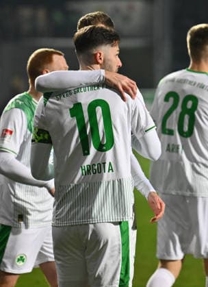 20 02 2026 Soccer season 2025 2026 2 Soccer Bundesliga 23 Matchday SpVgg Greuther Fürth Kleeblatt SGF DSC Arminia Bielefeld Sportfoto Zink xwoxzix DFL regulations prohibit any use of photographs as image sequences and or quasi video only for editorial use Torjubel Jubel nach Treffer Torschuß zum 1 0 durch Branimir Hrgota 10, SpVgg Greuther Fürth