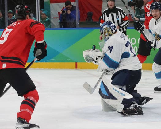 February 20, 2026, Milan, Lombardy, Italy: Juuse Saros (74) of Team Finland stops a shot against Team Canada in a men s Ice hockey, Eishockey semifinal during the Milano Cortina 2026 Olympic Winter games, Winterspiele,Spiele, Summer games at Milano Santagiulia Ice Hockey Arena Milan Italy - ZUMAm117 20260220_oly_m117_014 Copyright: xDavidxMcIntyrex