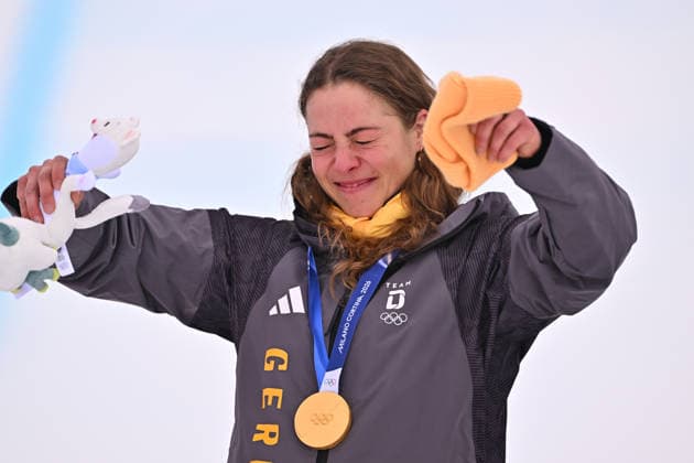 (260220) -- LIVIGNO, Feb. 20, 2026 -- Gold medalist Daniela Maier of Germany celebrates during the awarding ceremony of the freestyle skiing women s ski cross event at the Milan-Cortina 2026 Olympic Winter games, Winterspiele,Spiele, Summer games in Livigno, Italy, Feb. 20, 2026. ) (MICO2026)ITALY-LIVIGNO-OLYMPIC WINTER GAMES-FREESTYLE SKIING-WOMEN S SKI CROSS ZhangxHongxiang 