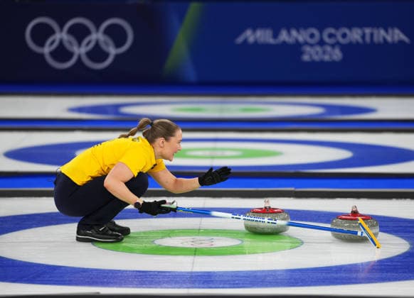 (260220) -- CORTINA D AMPEZZO, Feb. 20, 2026 -- Sara McManus of Sweden competes during the curling women s semifinal match between Canada and Sweden at the 2026 Milan-Cortina Winter Olympics in Cortina, Italy, Feb. 20, 2026. ) (MICO2026)ITALY-CORTINA D AMPEZZO-OLYMPIC Winter games, Winterspiele,Spiele, Summer games CURLING-WOMEN-SEMIFINAL-CAN VS SWE LixGang 