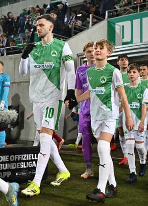 20 02 2026 Soccer Season 2025 2026 2 Soccer Bundesliga 23 Matchday SpVgg Greuther Fürth Kleeblatt SGF DSC Arminia Bielefeld Sportfoto Zink xwoxzix DFL regulations prohibit any use of photographs as image sequences and or quasi video only for editorial use Branimir Hrgota 10, SpVgg Greuther Fürth runs in