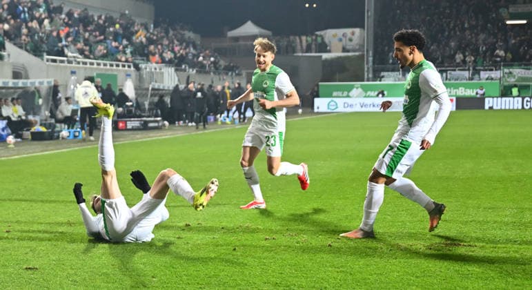 20 02 2026 Soccer season 2025 2026 2 Soccer Bundesliga 23 Matchday SpVgg Greuther Fürth Kleeblatt SGF DSC Arminia Bielefeld Sportfoto Zink xwoxzix DFL regulations prohibit any use of photographs as image sequences and or quasi video only for editorial use Torjubel Jubel nach Treffer Torschuß zum 1 0 durch Branimir Hrgota 10, SpVgg Greuther Fürth