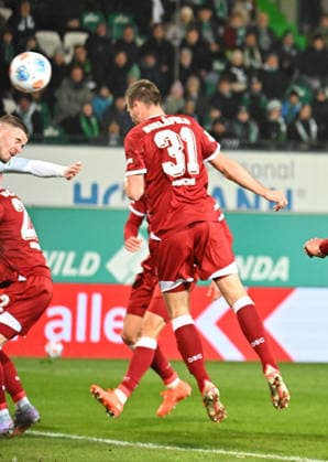 20 02 2026 Soccer Season 2025 2026 2 Soccer Bundesliga 23 Matchday SpVgg Greuther Fürth Kleeblatt SGF DSC Arminia Bielefeld Sportfoto Zink MeZi xmexzix DFL regulations prohibit any use of photographs as image sequences and or quasi video only for editorial use Robin Knoche 31, Arminia Bielefeld scores Goal Goal shot to 1 1