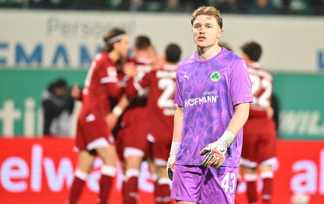 20 02 2026 Soccer Season 2025 2026 2 Soccer Bundesliga 23 Matchday SpVgg Greuther Fürth Kleeblatt SGF DSC Arminia Bielefeld Sportfoto Zink MeZi xmexzix DFL regulations prohibit any use of photographs as image sequences and or quasi video only for editorial use Silas Prüfrock 43, SpVgg Greuther Fürth disappointed disappointment after conceding goal to 1 1