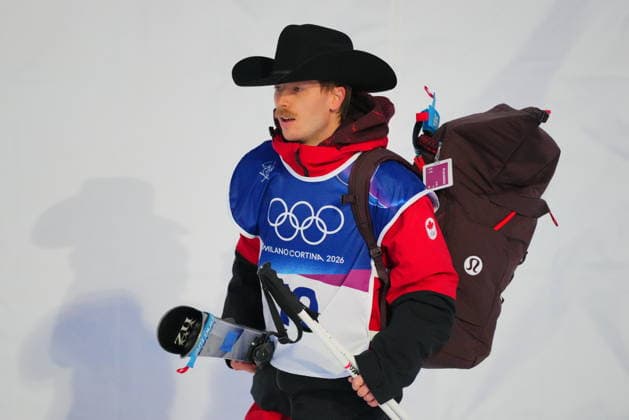 February 20, 2026, Livigno, Italy: Canada s Dylan Marineau (10) arrives ahead of the men s freeski halfpipe final at the Milano Cortina 2026 Winter Olympic Games, Olympische Spiele, Olympia, OS in Livigno, Italy on Friday, Feb. 20, 2026. Canada News - February 20, 2026  - ZUMAc35_ 20260220_zaf_c35_058 Copyright: xSeanxKilpatrickx