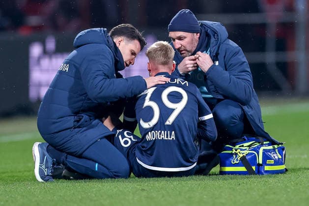 20 02 2026, Football, VfL Bochum 1 FC Nürnberg, 2 Fußball Bundesliga, 23 Matchday, Vonovia Ruhrstadion, Season 2025 2026 Leandro Morgalla VfL Bochum 39 is injured on the pitch and needs medical treatment DFB regulations prohibit any use of photographs as image sequences and or quasi video Nordrhein Westfalen Germany