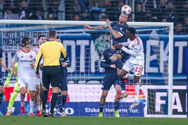 20 02 2026, Football, VfL Bochum 1 FC Nuremberg, 2 Fußball Bundesliga, 23 Matchday, Vonovia Ruhrstadion, Season 2025 2026 Philipp Hofmann VfL Bochum 33 in duel against Rabby Nzingoula 1FC Nuernberg 22 Header in penalty area DFB regulations prohibit any use of photographs as image sequences and or quasi video Nordrhein Westfalen Germany