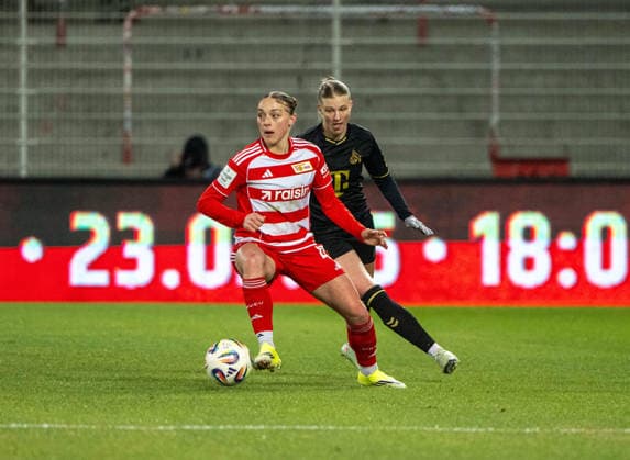 Soccer, Women, Season 2025 2026, Google Pixel Women Bundesliga 19 Matchday , 1 FC Union Berlin 1 FC Köln, v l Lia Kamber 1 FC Union , Anna Lena Stolze Köln , 20 02 2026, Copyright: xMatthiasxKochx
