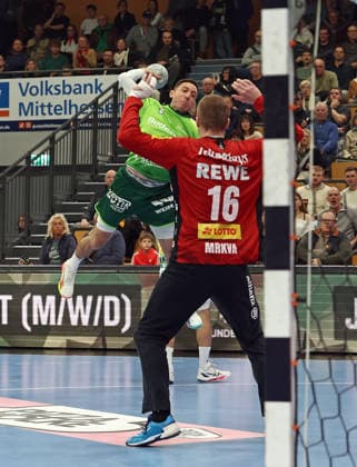 20 02 2026, xovx, Handball Daikin Handball Bundesliga, HSG Wetzlar SC DHfK Leipzig v l Ahmet Nafea HSG Wetzlar , Tomas Mrkva SC DHfK Leipzig Wetzlar Buderus Arena Hessen Germany EN