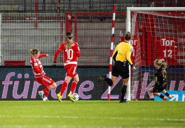 Soccer, Women, Season 2025 2026, Google Pixel Women Bundesliga 19 Matchday , 1 FC Union Berlin 1 FC Köln, v l Dina Orschmann 1 FC Union scores the goal for 1 0 against Carlotta Imping Köln , 20 02 2026, Copyright: xMatthiasxKochx