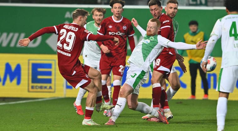 20 02 2026 Soccer Season 2025 2026 2 Soccer Bundesliga 23 Matchday SpVgg Greuther Fürth Kleeblatt SGF DSC Arminia Bielefeld Sportfoto Zink xwoxzix DFL regulations prohibit any use of photographs as image sequences and or quasi video only for editorial use Tim Handwerker 29, Arminia Bielefeld Paul Will 13, SpVgg Greuther Fürth
