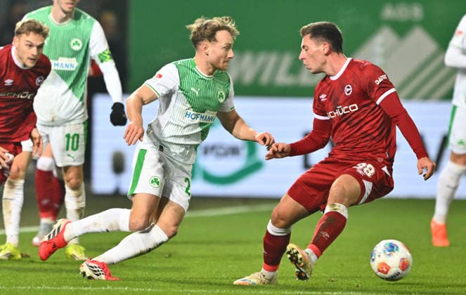 20 02 2026 Soccer Season 2025 2026 2 Soccer Bundesliga 23 Matchday SpVgg Greuther Fürth Kleeblatt SGF DSC Arminia Bielefeld Sportfoto Zink xwoxzix DFL regulations prohibit any use of photographs as image sequences and or quasi video only for editorial use Jannik Dehm 23, SpVgg Greuther Fürth Marius Wörl Woerl 38, Arminia Bielefeld