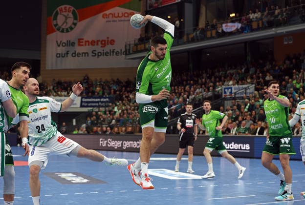 20 02 2026, xovx, Handball Daikin Handball Bundesliga, HSG Wetzlar SC DHfK Leipzig v l Filip Vistorop HSG Wetzlar , Moritz Preuss SC DHfK Leipzig , Stefan Cavor HSG Wetzlar , Dominik Mappes HSG Wetzlar , Josip Simic HSG Wetzlar Wetzlar Buderus Arena Hessen Germany EN