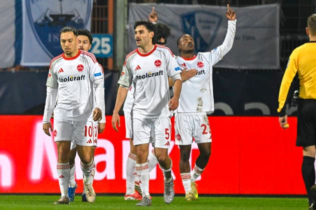 Mohamed Ali Zoma Nuernberg 23 cheers with the team after scoring the 0 1 goal 20 02 2026 Soccer VfL Bochum vs 1 FC Nuernberg, Vonovia Ruhrstadion, Bochum, DFB DFL REGULATIONS PROHIBIT ANY USE OF PHOTOGRAPHS AS IMAGE SEQUENCES AND OR QUASI VIDEO Copyright: xpepphotox xHorstxMauelshagenx pep00321, pep_20260220_hm_284933
