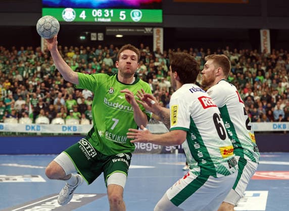 20 02 2026, xovx, Handball Daikin Handball Bundesliga, HSG Wetzlar SC DHfK Leipzig v l Dominik Mappes HSG Wetzlar , Dean Bombac SC DHfK Leipzig , William Bogojevic SC DHfK Leipzig Wetzlar Buderus Arena Hessen Germany EN