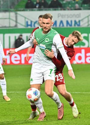20 02 2026 Soccer Season 2025 2026 2 Soccer Bundesliga 23 Matchday SpVgg Greuther Fürth Kleeblatt SGF DSC Arminia Bielefeld Sportfoto Zink MeZi xmexzix DFL regulations prohibit any use of photographs as image sequences and or quasi video only for editorial use Dennis Srbeny 7, SpVgg Greuther Fürth vor Tim Handwerker 29, Arminia Bielefeld