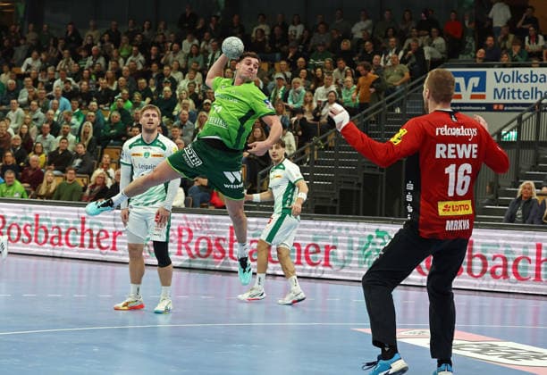 20 02 2026, xovx, Handball Daikin Handball Bundesliga, HSG Wetzlar SC DHfK Leipzig v l Franz Semper SC DHfK Leipzig , Josip Simic HSG Wetzlar , Tomas Mrkva SC DHfK Leipzig Wetzlar Buderus Arena Hessen Germany EN