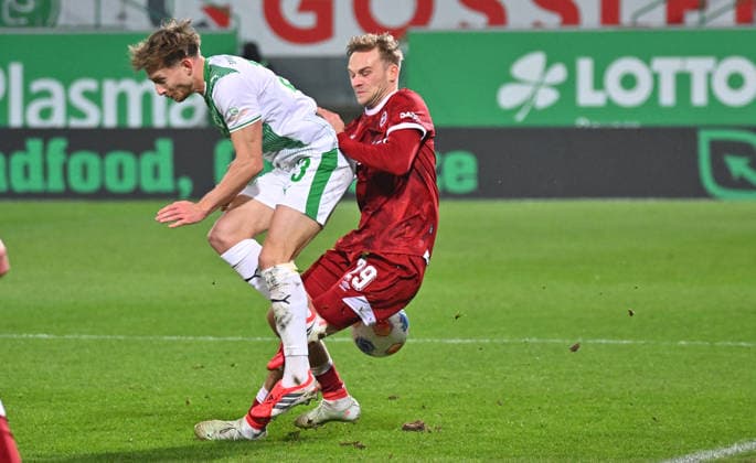 20 02 2026 Soccer Season 2025 2026 2 Soccer Bundesliga 23 Matchday SpVgg Greuther Fürth Kleeblatt SGF DSC Arminia Bielefeld Sportfoto Zink MeZi xmexzix DFL regulations prohibit any use of photographs as image sequences and or quasi video only for editorial use Jannik Dehm 23, SpVgg Greuther Fürth Tim Handwerker 29, Arminia Bielefeld, rechts
