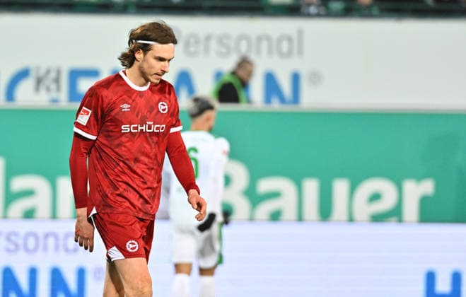 20 02 2026 Soccer Season 2025 2026 2 Soccer Bundesliga 23 Matchday SpVgg Greuther Fürth Kleeblatt SGF DSC Arminia Bielefeld Sportfoto Zink MeZi xmexzix DFL regulations prohibit any use of photographs as image sequences and or quasi video only for editorial use Roberts Uldrikis 28, Arminia Bielefeld disappointed disappointment