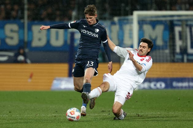 Bochum, Germany, 20 02 26, Olsen Oliver Bochum and Tom Baack 1 FC Nuernberg in a duel during the match of the 2 Bundesliga between VfL 1848 Bochum 1 FC Nuernberg at the Vonovia Ruhrstadion in Bochum Photo by Joachim Bywaletz DFB DFL REGULATIONS PROHIBIT ANY USE OF PHOTOGRAPHS AS IMAGE SEQUENCES AND OR QUASI VIDEO Copyright: JoachimxBywaletz xJB-Sportfoto