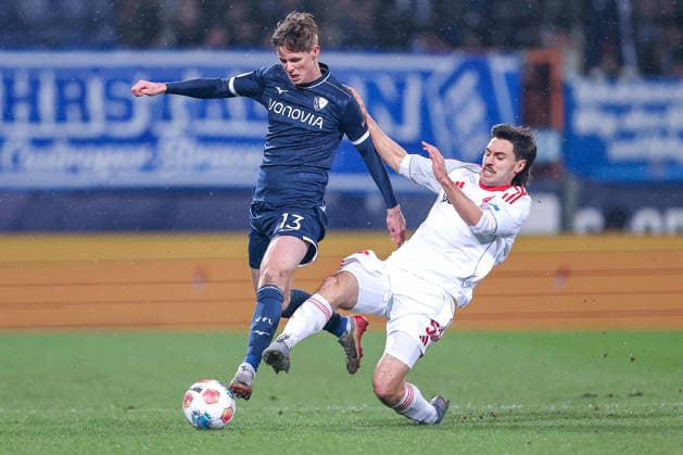 20 02 2026, Football, VfL Bochum 1 FC Nuremberg, 2 Fußball Bundesliga, 23 Matchday, Vonovia Ruhrstadion, Season 2025 2026 Oliver Olsen VfL Bochum 13 in duel against Tom Baack 1FC Nuernberg 05 DFB regulations prohibit any use of photographs as image sequences and or quasi video Nordrhein Westfalen Germany