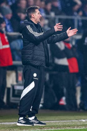 20 02 2026, Football, VfL Bochum 1 FC Nuremberg, 2 Fußball Bundesliga, 23 Matchday, Vonovia Ruhrstadion, Season 2025 2026 Head coach Miroslav Klose 1FC Nuernberg hc gesticulating on the sidelines DFB regulations prohibit any use of photographs as image sequences and or quasi video North Rhine-Westphalia Germany