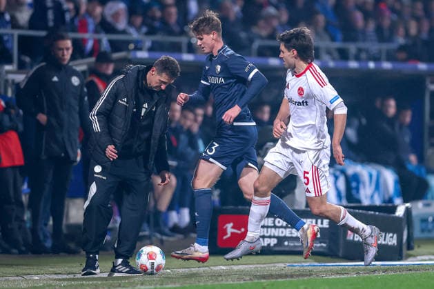 20 02 2026, Football, VfL Bochum 1 FC Nürnberg, 2 Fußball Bundesliga, Matchday 23, Vonovia Ruhrstadion, Season 2025 2026 Head coach Miroslav Klose 1FC Nuernberg hc stops the ball from Oliver Olsen VfL Bochum 13 in a duel against Tom Baack 1FC Nuernberg 05 on the sidelines DFB regulations prohibit any use of photographs as image sequences and or quasi video Nordrhein Westfalen Germany