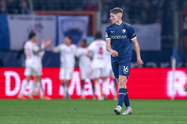 20 02 2026, Football, VfL Bochum 1 FC Nuremberg, 2 Fußball Bundesliga, 23 Matchday, Vonovia Ruhrstadion, Season 2025 2026 Callum Marshall VfL Bochum 16 disappointed Disappointment after the 0 1 by Mohamed AlÃ¬ Zoma 1FC Nuernberg 23 DFB regulations prohibit any use of photographs as image sequences and or quasi video Nordrhein Westfalen Germany