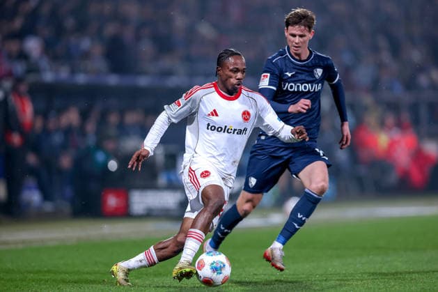 20 02 2026, Football, VfL Bochum 1 FC Nürnberg, 2 Fußball Bundesliga, 23 Matchday, Vonovia Ruhrstadion, Season 2025 2026 Mohamed Alë Zoma 1FC Nuremberg 23 in duel against Oliver Olsen VfL Bochum 13 DFB regulations prohibit any use of photographs as image sequences and or quasi video Nordrhein Westfalen Germany