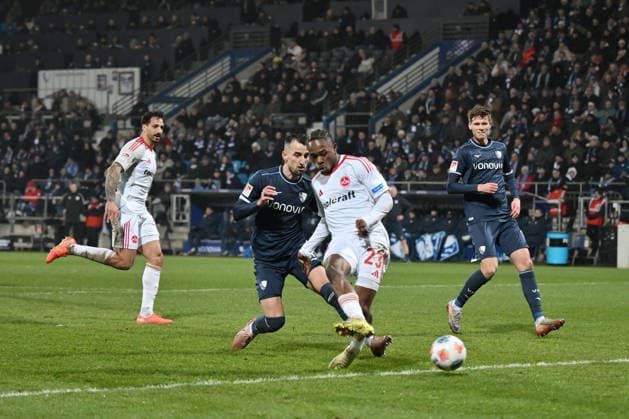 Ali Zoma 1 FC Nürnberg scores the goal to 0 1, left Erhan Masovic VfL Bochum 20 02 2026, Soccer 2 Bundesliga, Season 2025 2026, 23 Matchday, VfL Bochum 1 FC Nürnberg DFL regulations prohibit any use of photographs as image sequences and or quasi video Bochum Vonovia Ruhrstadion Nordrhein Westfalen Germany Team2