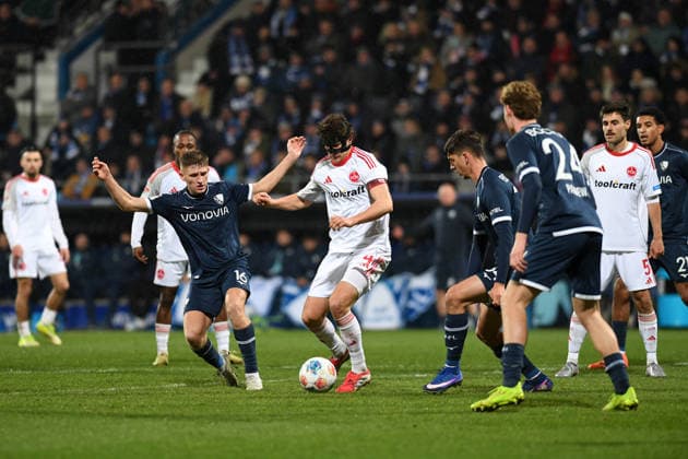 Callum Marshall VfL Bochum and Fabio Gruber 1 FC Nuernberg battle for the ball during the 2 Bundesliga match between VfL Bochum and 1 FC Nuernberg, Vonovia Ruhrstadion on February 20, 2026 in Bochum, Germany Photo by Ralf Treese DeFodi Images Callum Marshall VfL Bochum and Fabio Gruber 1 FC Nuernberg battle for the ball during the 2 Bundesliga match between VfL Bochum and 1 FC Nürnberg at Vonovia Ruhrstadion on February 20, 2026 in Bochum, Germany Photo by Ralf Treese DeFodi Images Photo by Ralf Treese DeFodi Images