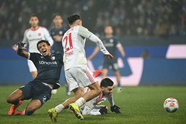 Francis ONYEKA BO vs Luka LOCHOSHVILI N and Luka LOCHOSHVILI N action, duel, Football 2 Bundesliga, matchday 23, VfL Bochum BO 1 FC Nuernberg on 20 02 2026, Vonovia Ruhrstadion Bochum Germany DFL regulations prohibit any use of photographs as image sequences and or quasi video ÃÂ