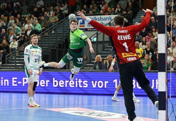 20 02 2026, xovx, Handball Daikin Handball Bundesliga, HSG Wetzlar SC DHfK Leipzig v l Franz Semper SC DHfK Leipzig , Phil Spandau HSG Wetzlar , Domenico Ebner SC DHfK Leipzig Wetzlar Buderus Arena Hessen Germany EN
