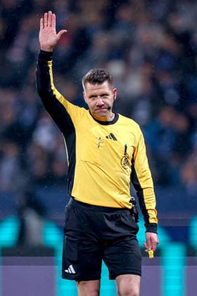 20 02 2026, Football, VfL Bochum 1 FC Nürnberg, 2 Fußball Bundesliga, 23 Matchday, Vonovia Ruhrstadion, Season 2025 2026 Referee Patrick Ittrich gesticulating on the pitch DFB regulations prohibit any use of photographs as image sequences and or quasi video North Rhine-Westphalia Germany