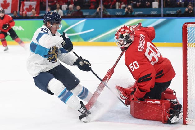 (260220) -- MILAN, Feb. 20, 2026 -- Anton Lundell (L) of Finland competes during the Ice hockey, Eishockey men s play-offs quarterfinal between Canada and Finland at the Milan-Cortina 2026 Olympic Winter games, Winterspiele,Spiele, Summer games in Milan, Italy, Feb. 20, 2026. ) (MICO2026)ITALY-MILAN-OLYMPIC WINTER GAMES-ICE HOCKEY-MEN-PLAY-OFFS SEMIFINALS-CAN VS FIN WangxKaiyan 