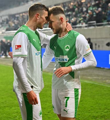 20 02 2026 Soccer Season 2025 2026 2 Soccer Bundesliga 23 Matchday SpVgg Greuther Fürth Kleeblatt SGF DSC Arminia Bielefeld Sportfoto Zink xwoxzix DFL regulations prohibit any use of photographs as image sequences and or quasi video only for editorial use Torjubel Jubel nach Treffer Tor Schuß zum 2 1 durch Dennis Srbeny 7, SpVgg Greuther Fürth Philipp Ziereis 4, SpVgg Greuther Fürth Dennis Srbeny 7, SpVgg Greuther Fürth