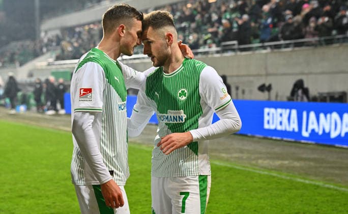 20 02 2026 Soccer Season 2025 2026 2 Soccer Bundesliga 23 Matchday SpVgg Greuther Fürth Kleeblatt SGF DSC Arminia Bielefeld Sportfoto Zink xwoxzix DFL regulations prohibit any use of photographs as image sequences and or quasi video only for editorial use Torjubel Jubel nach Treffer Tor Schuß zum 2 1 durch Dennis Srbeny 7, SpVgg Greuther Fürth Philipp Ziereis 4, SpVgg Greuther Fürth Dennis Srbeny 7, SpVgg Greuther Fürth